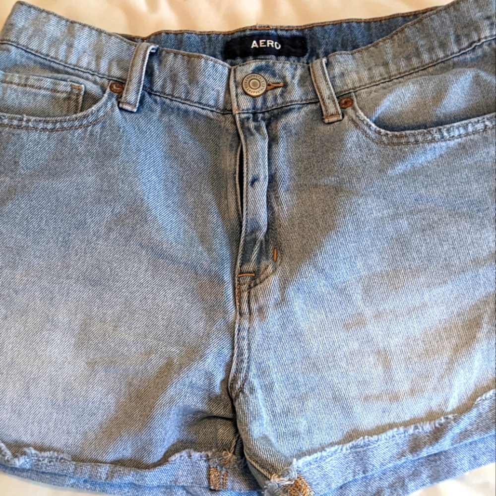 Aero Mom Shorts